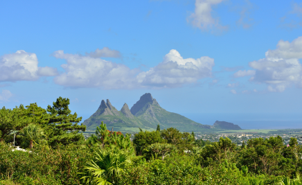 Vulkan, grüne Landschaft